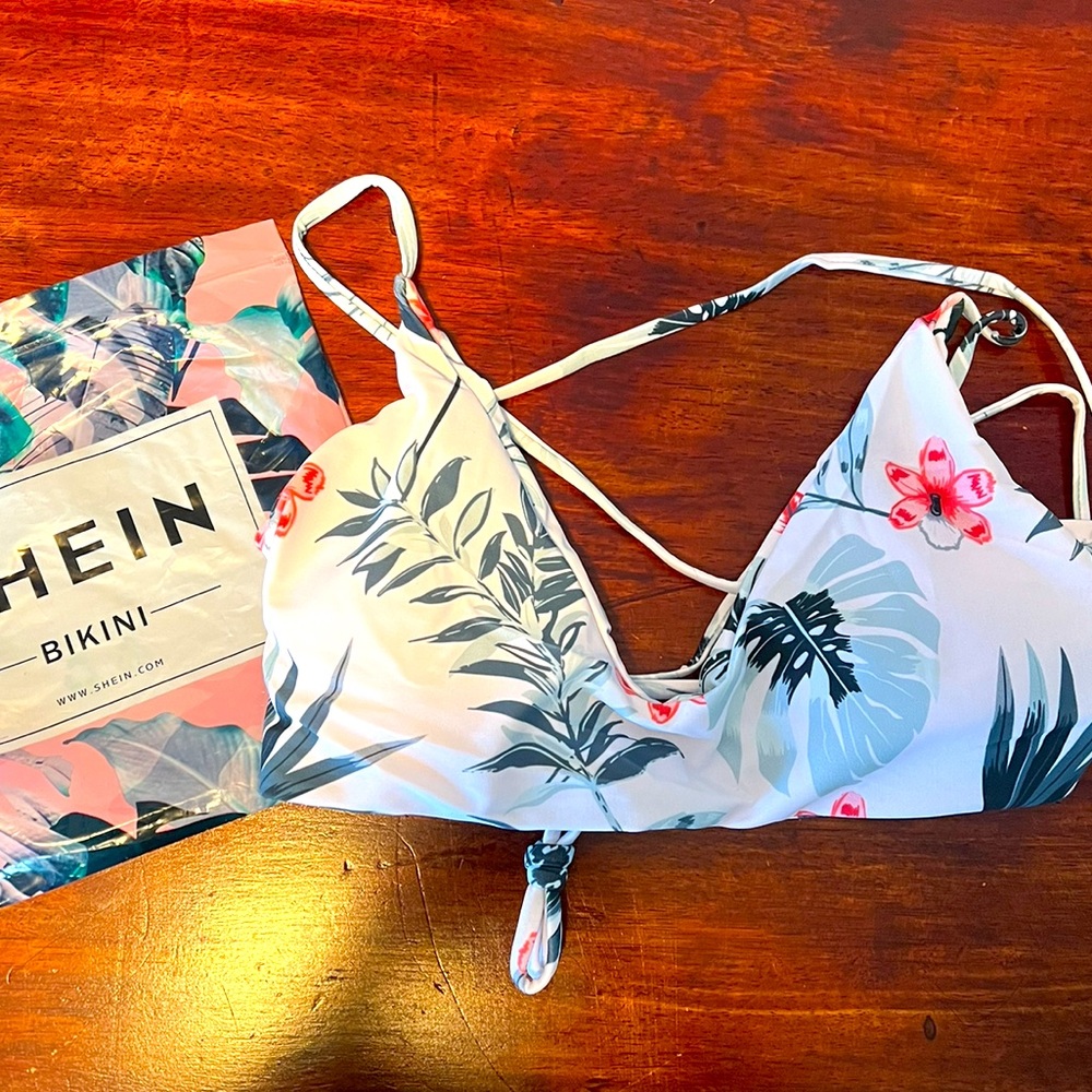 🖤5/$10 Hawaiian bikini top